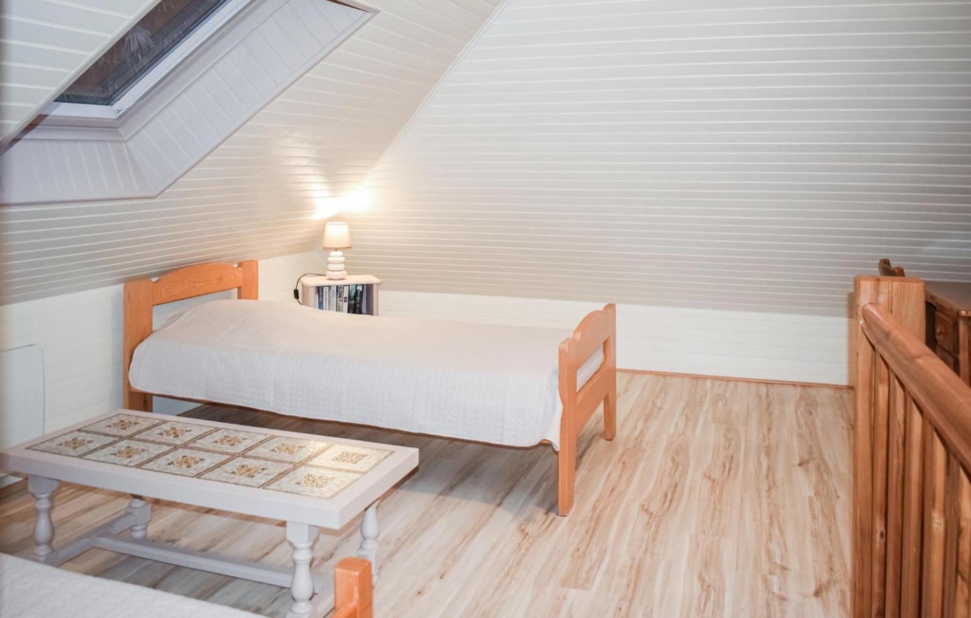 3 Bedroom Awesome Home In Lezardrieux Екстер'єр фото