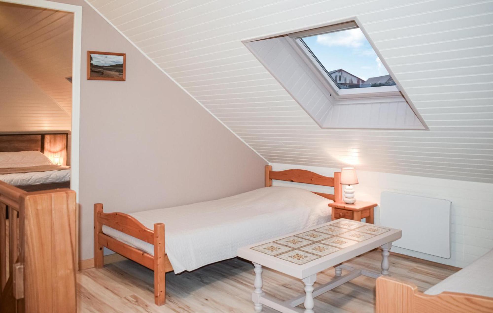 3 Bedroom Awesome Home In Lezardrieux Екстер'єр фото