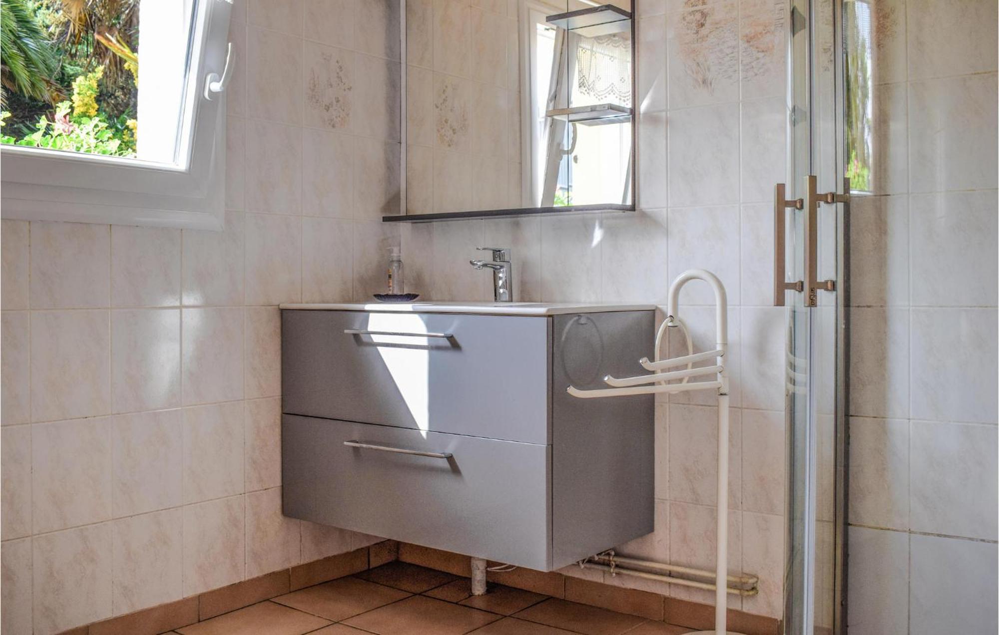 3 Bedroom Awesome Home In Lezardrieux Екстер'єр фото