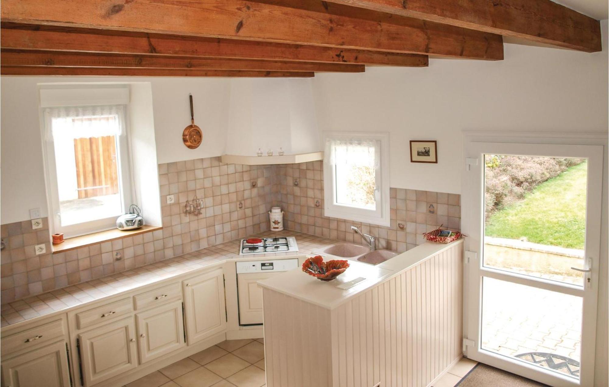 3 Bedroom Awesome Home In Lezardrieux Екстер'єр фото