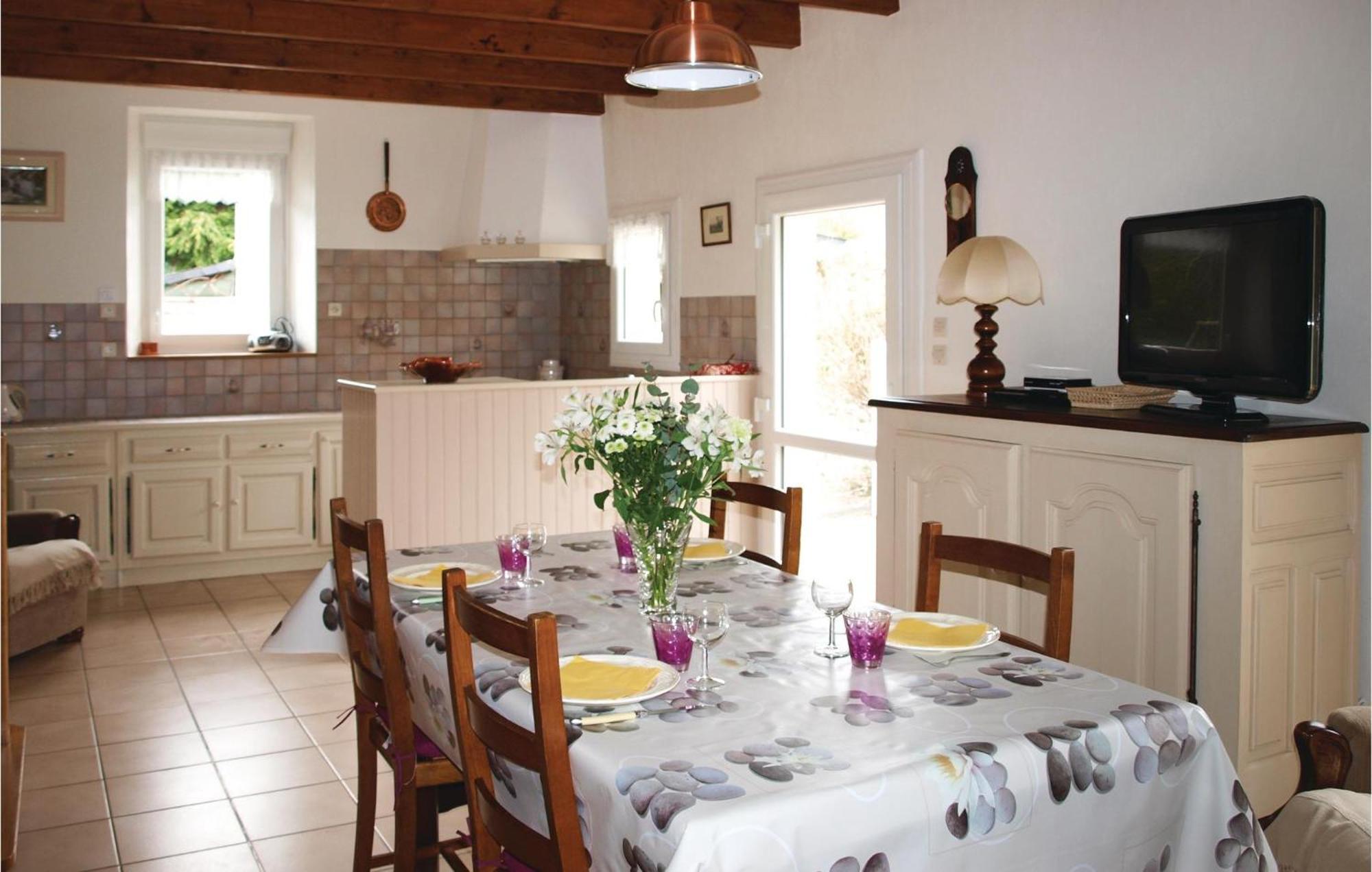 3 Bedroom Awesome Home In Lezardrieux Екстер'єр фото
