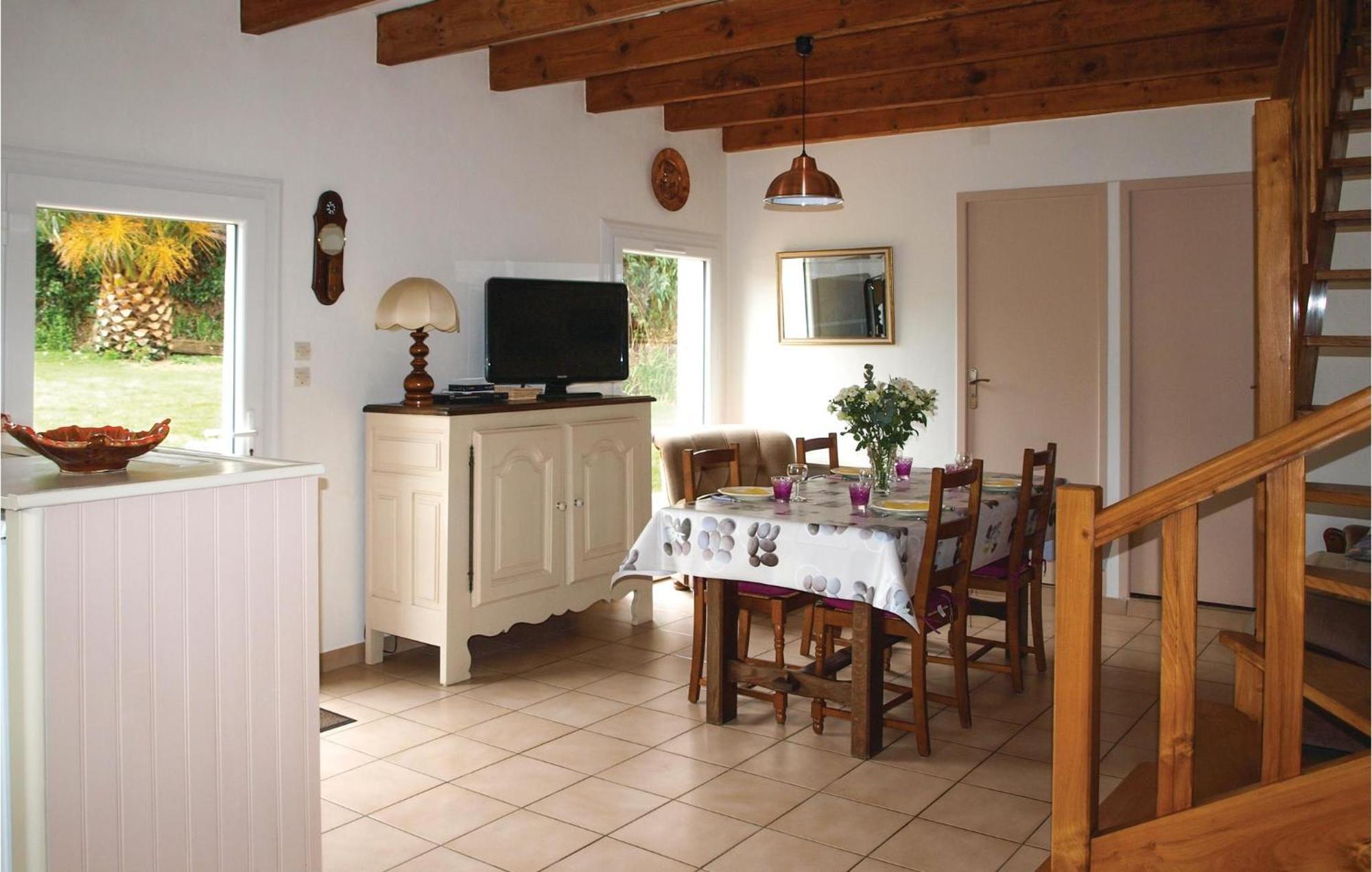 3 Bedroom Awesome Home In Lezardrieux Екстер'єр фото